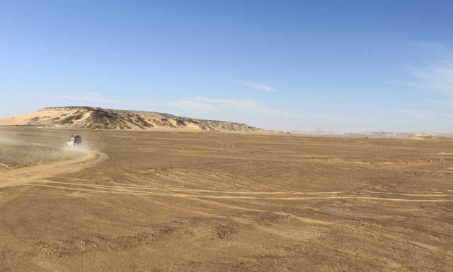 Per 4WD door de woestijnen in Egypte Met 4WD door woestijn in Egypte