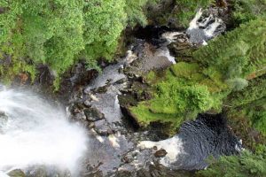 Verrassende watervallen Schotland - Bovenaanzicht van Plodda watervallen