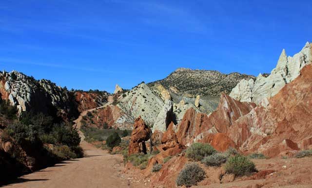 Cottonwood Canyon Road: buiten de gebaande paden Rotsformaties langs Cottonwood Canyon Road