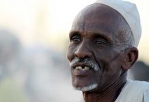 De schoonheid van Sudan in dertien portretten Sudan in dertien portretten - Vriendelijke man in Omdurman