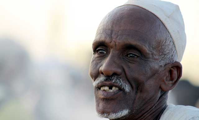 De schoonheid van Sudan in dertien portretten Sudan in dertien portretten - Vriendelijke man in Omdurman